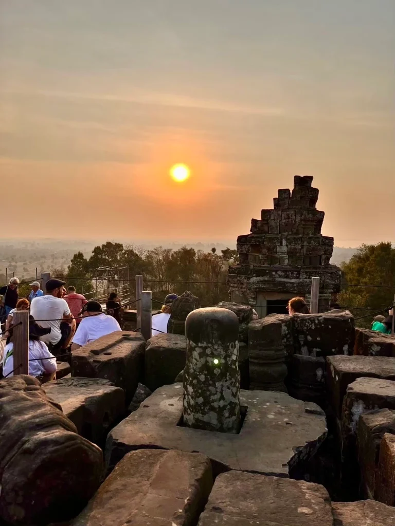 プノンバケンの夕日