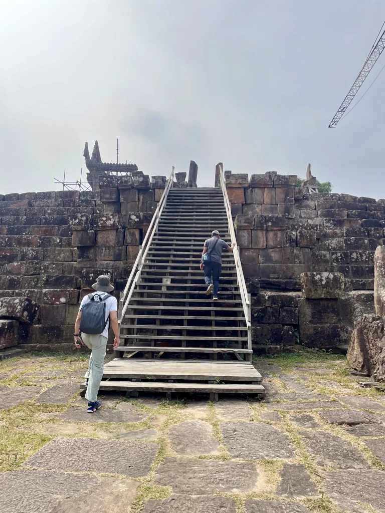 プレアヴィヒア寺院の参道